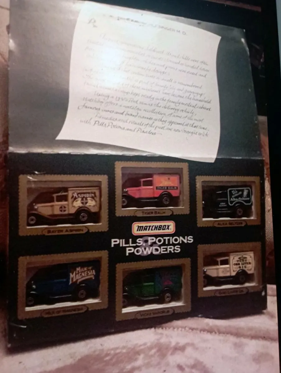 VINTAGE MATCHBOX PILLS & PTOWDERS  MODLES CARS