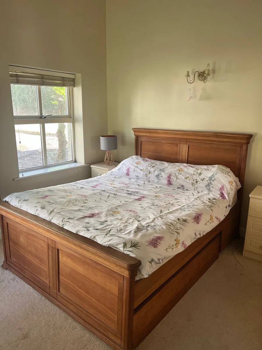 Kind size bed and mattress - Image 1