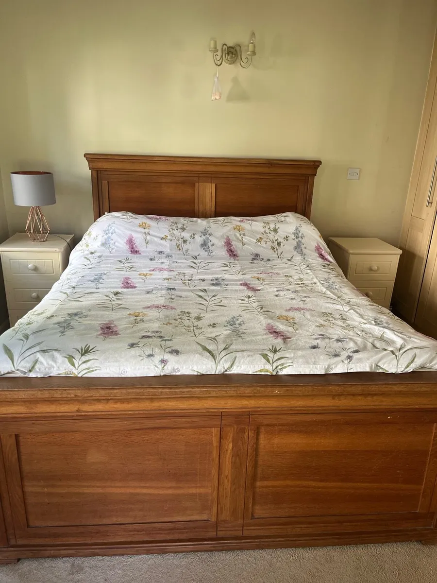 Kind size bed and mattress - Image 3