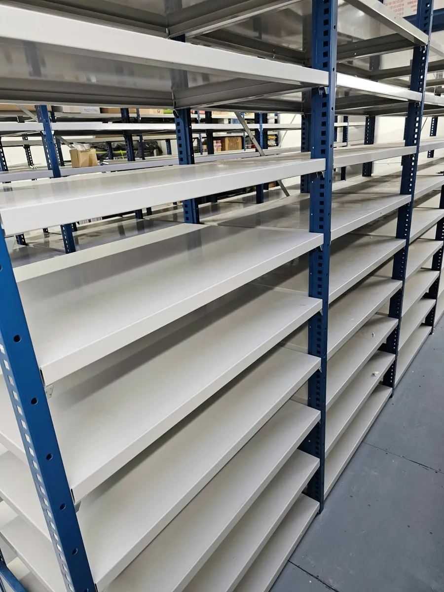 Bay and shelfs - Image 1