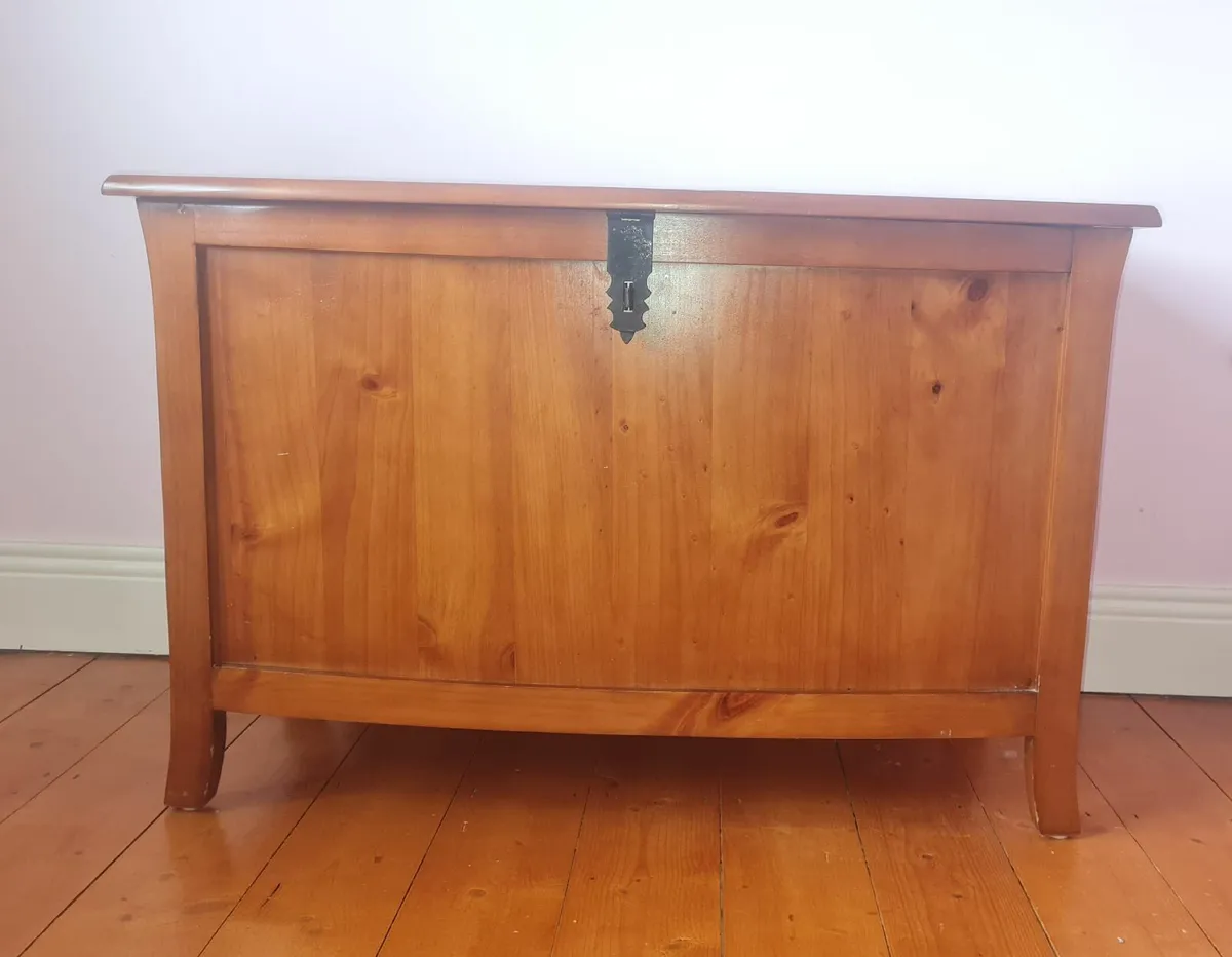 Wardrobe and blanket box - Image 2