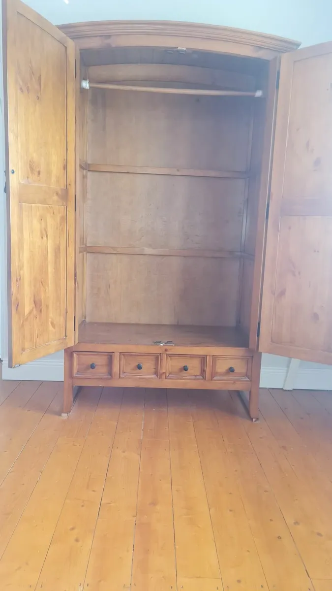 Wardrobe and blanket box - Image 3