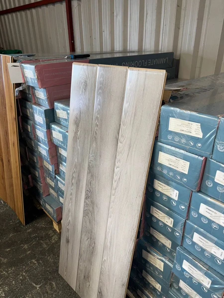 High gloss laminated flooring - Image 1