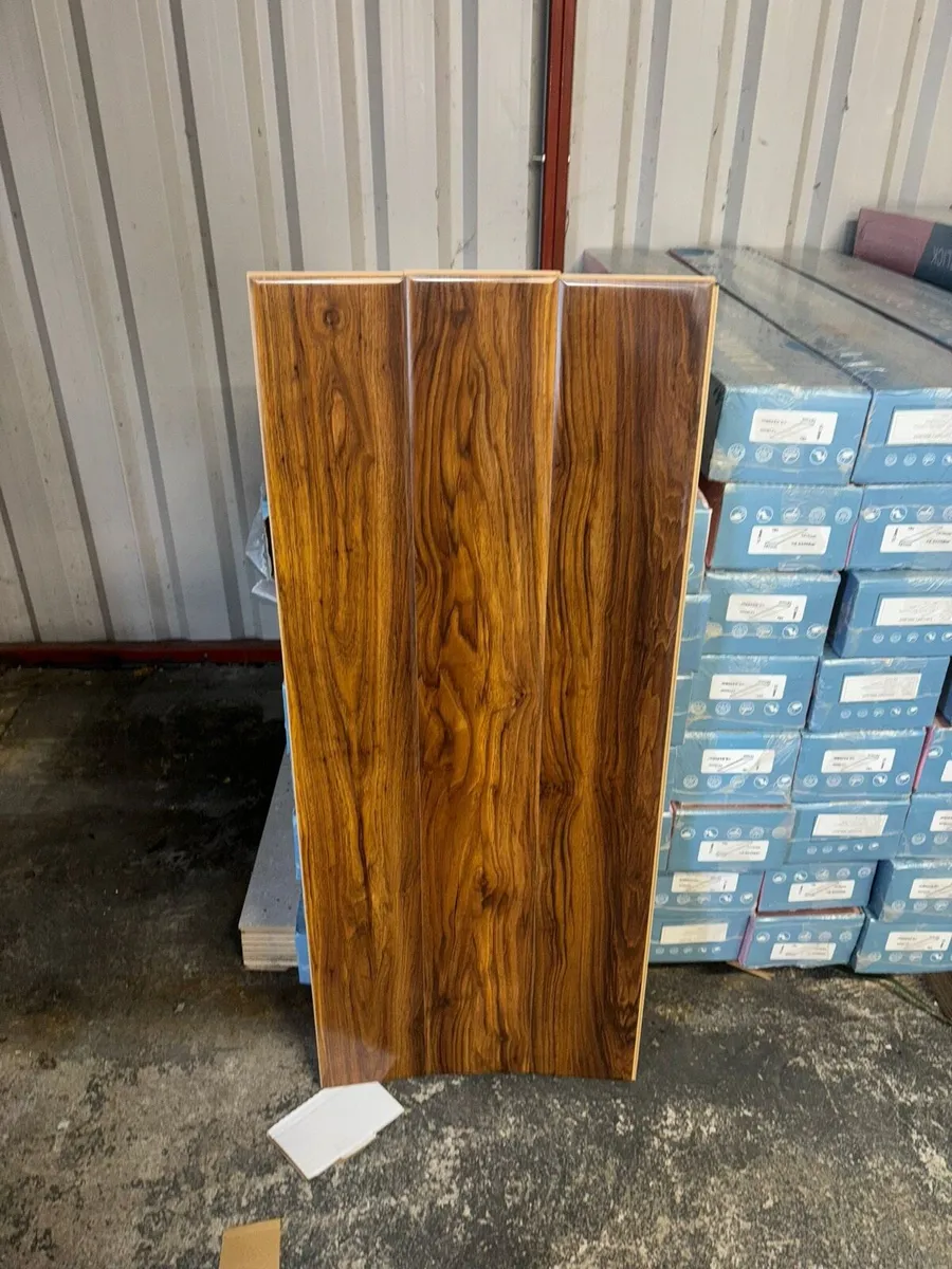 High gloss laminated flooring - Image 2