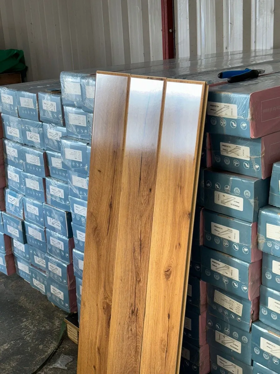 High gloss laminated flooring - Image 4