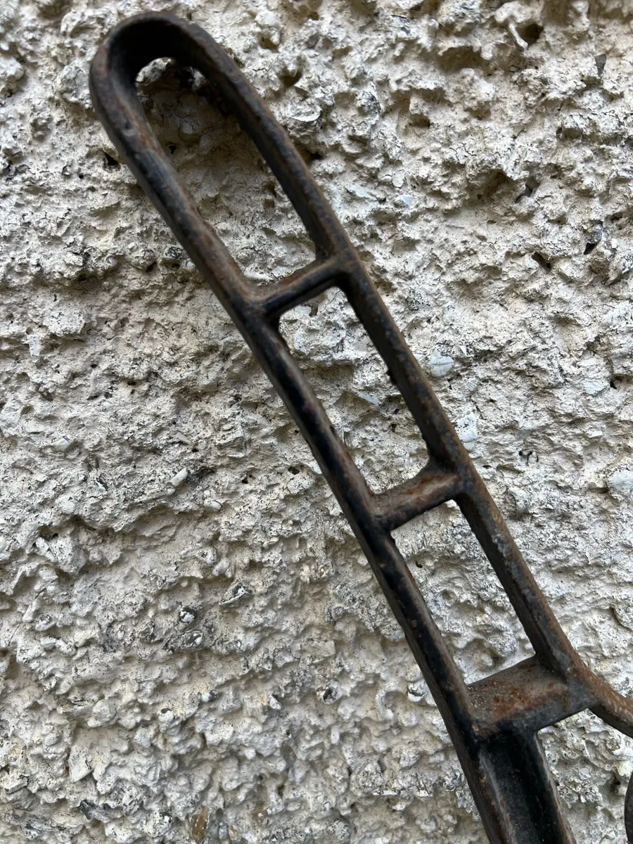 Antique ends for children’s garden bench - Image 4