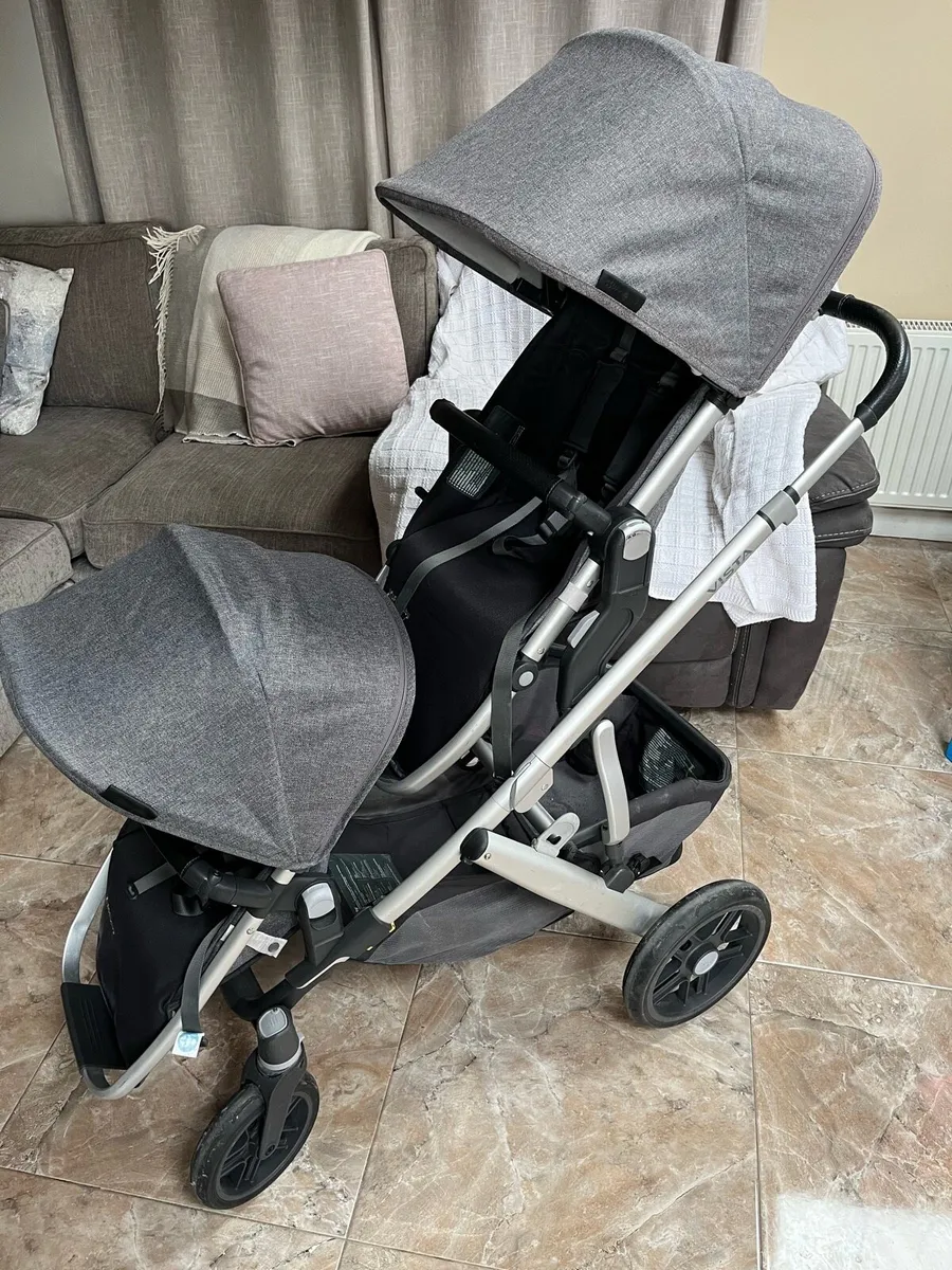 Uppababy Vista V2 Travel System - Image 1