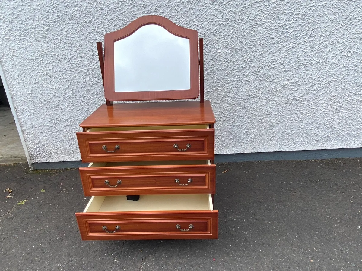Dressing table with mirror - Image 3
