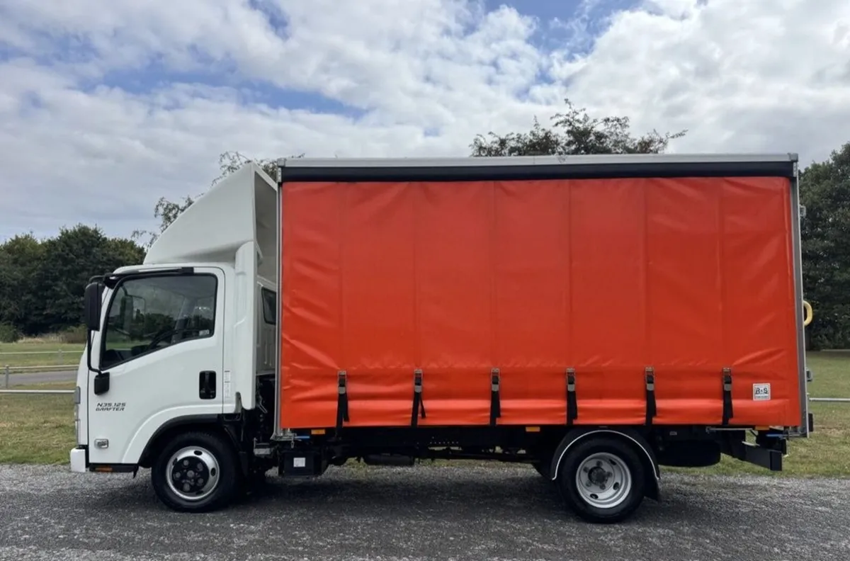 2023 ISUZU GRAFTER 1.9 N35.125 Curtainside AUTO - Image 2