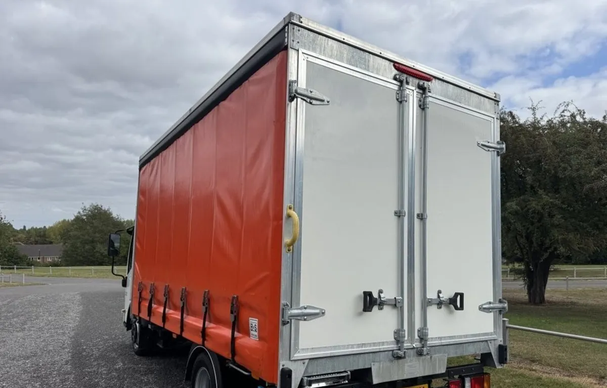 2023 ISUZU GRAFTER 1.9 N35.125 Curtainside AUTO - Image 3
