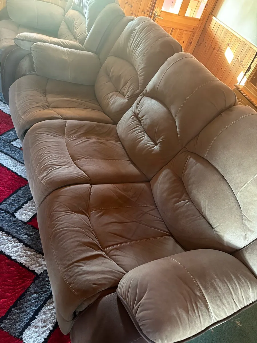 3 seater and 2 armchairs - Image 1