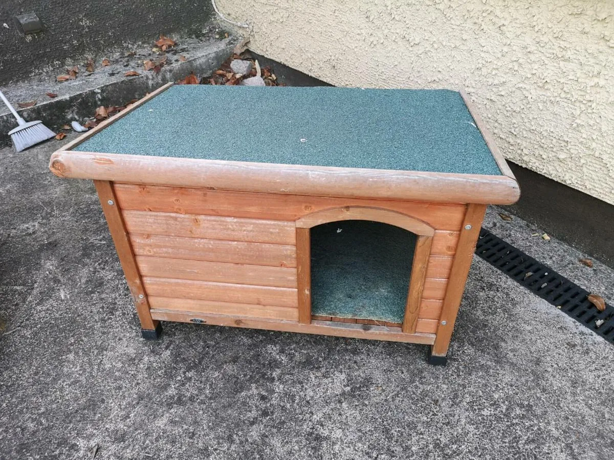 2 Cat houses / shelters for indoor / outdoor use - Image 1
