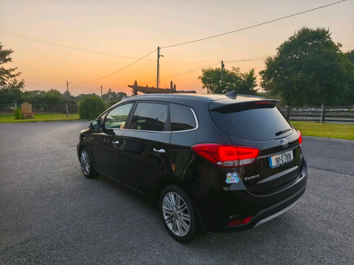 Kia Caren's - Image 1