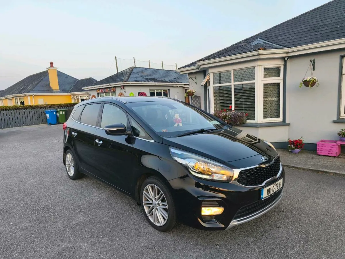 Kia Caren's - Image 4