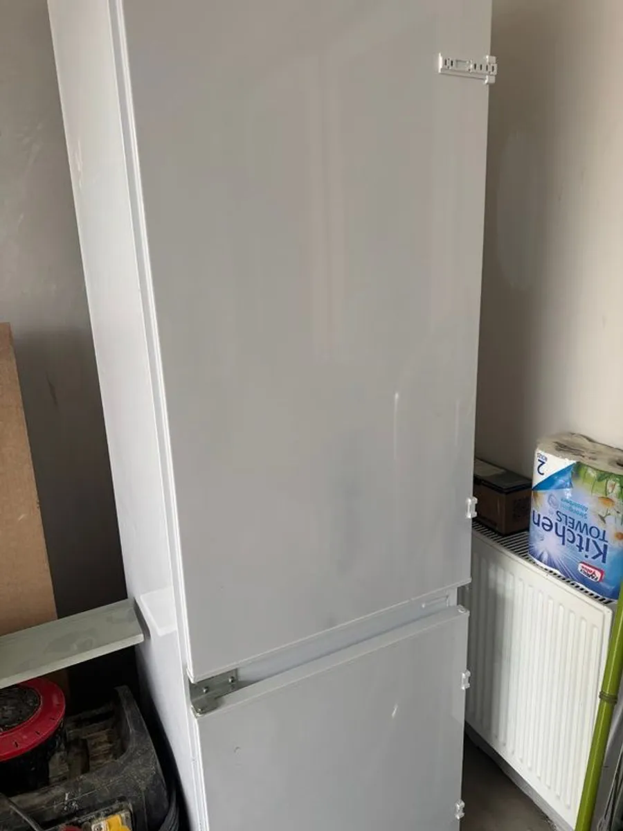 Integrated Fridge freezer - Image 3