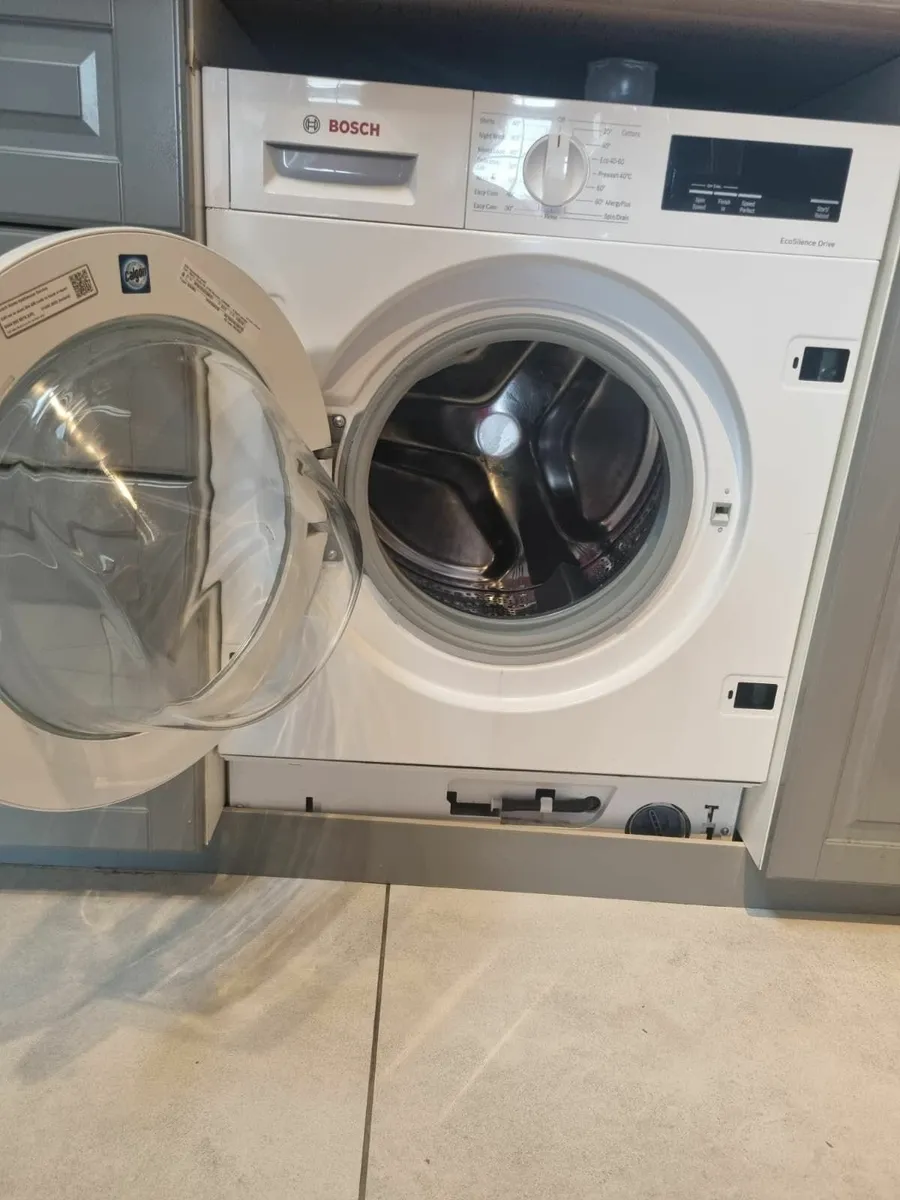 BOSCH Series 6 WIW283O2GB Integrated 8kg 1400 Spin - Image 1