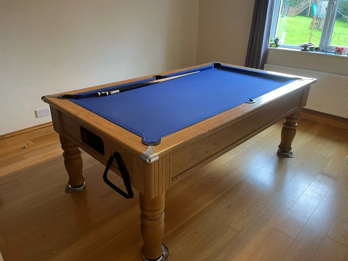 Pool table - Image 1