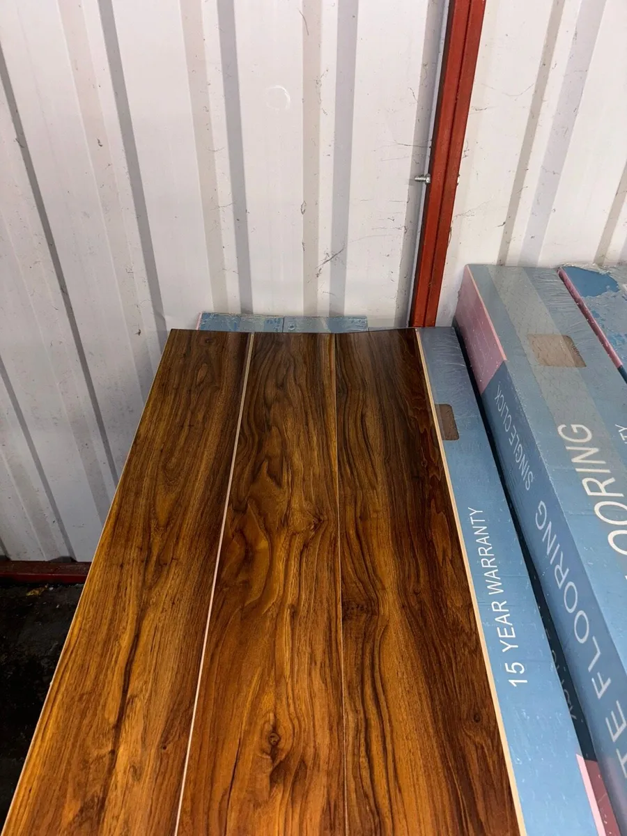 Laminated high gloss flooring - Image 2