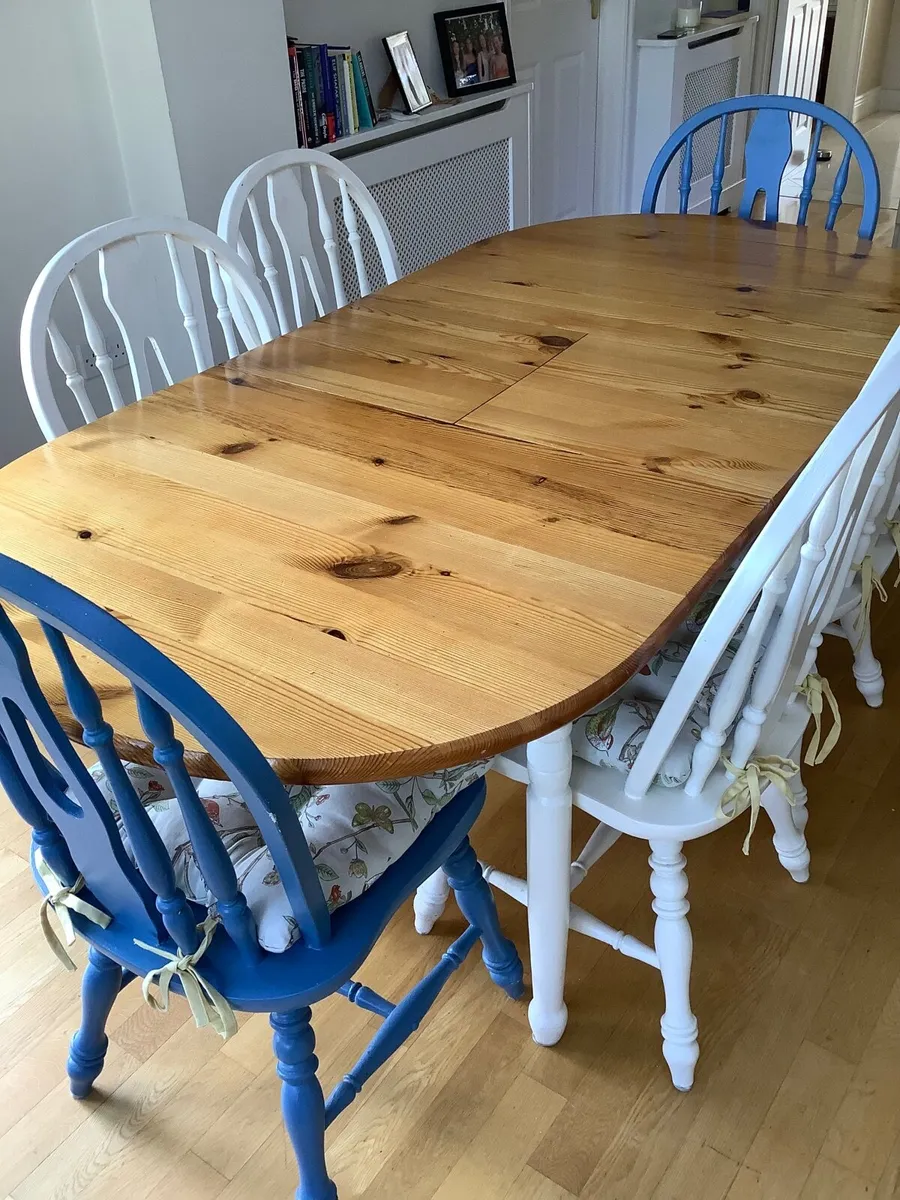 Kitchen table and 6 chairs. Perfect condition. - Image 1