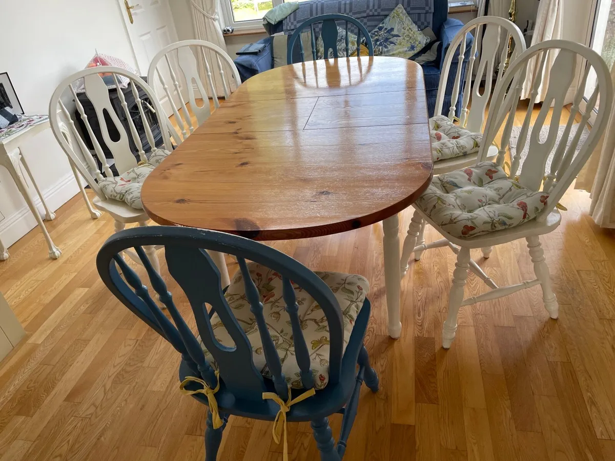 Kitchen table and 6 chairs. Perfect condition. - Image 2