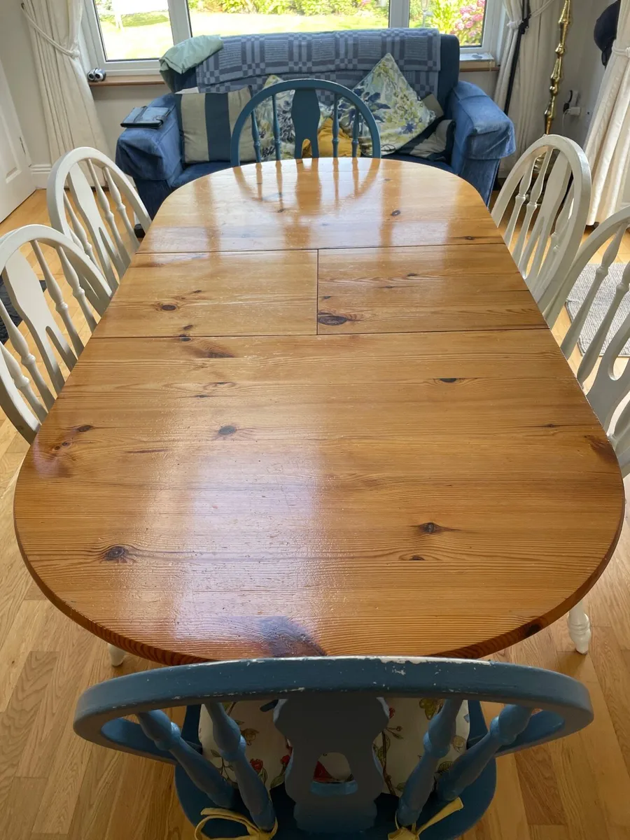 Kitchen table and 6 chairs. Perfect condition. - Image 3