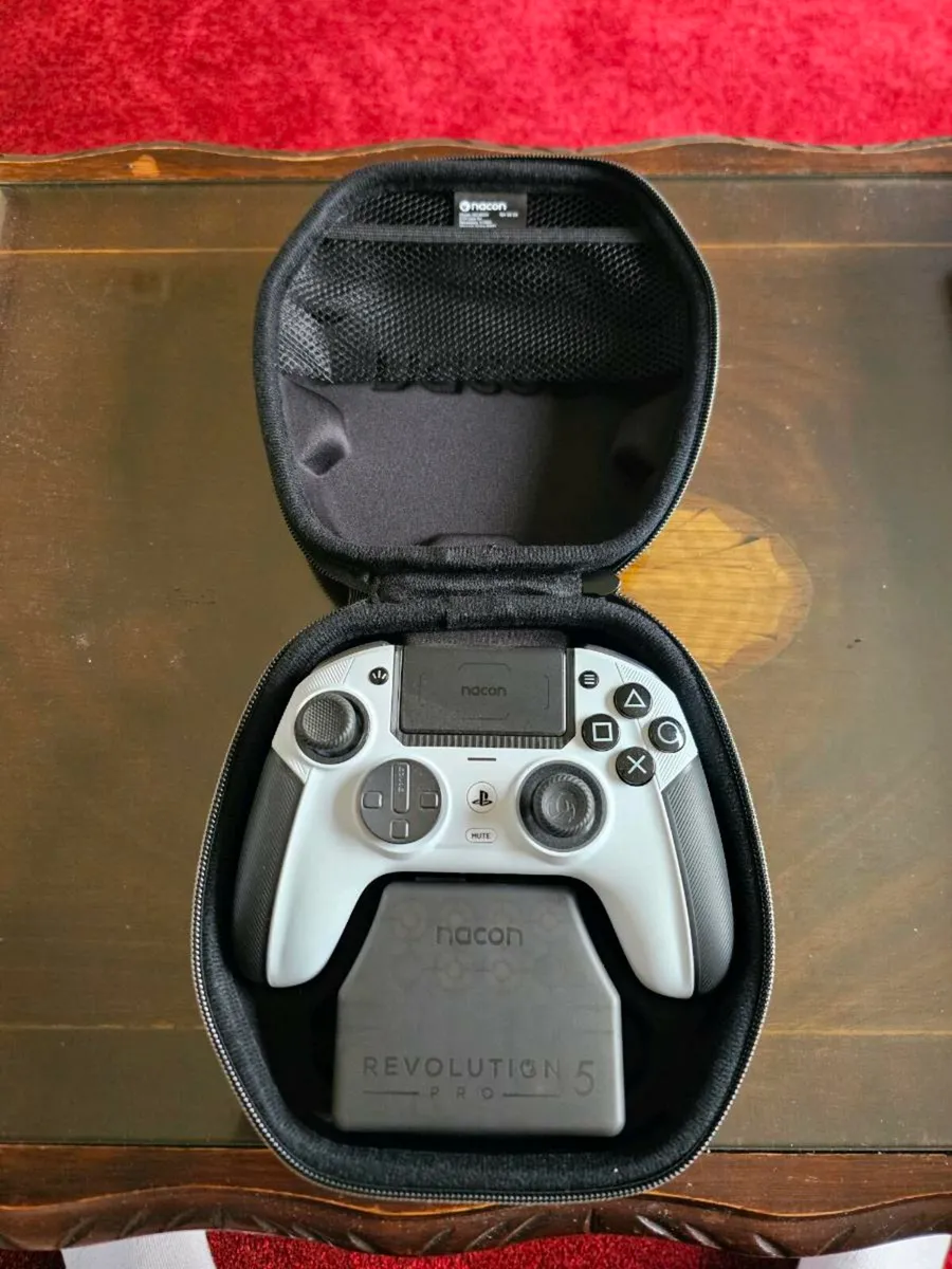 Nacon Revolution 5 pro controller - Image 3