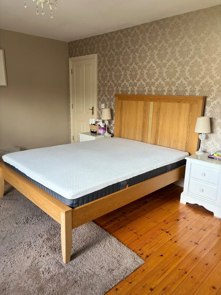 King size bed - Image 2
