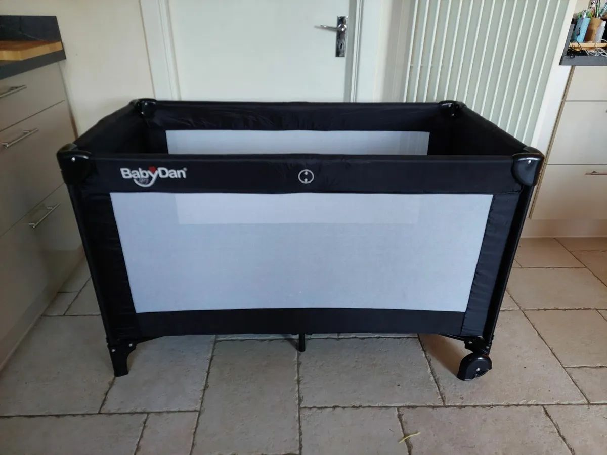 Travel Cot extra large (Baby Dan) - Image 1