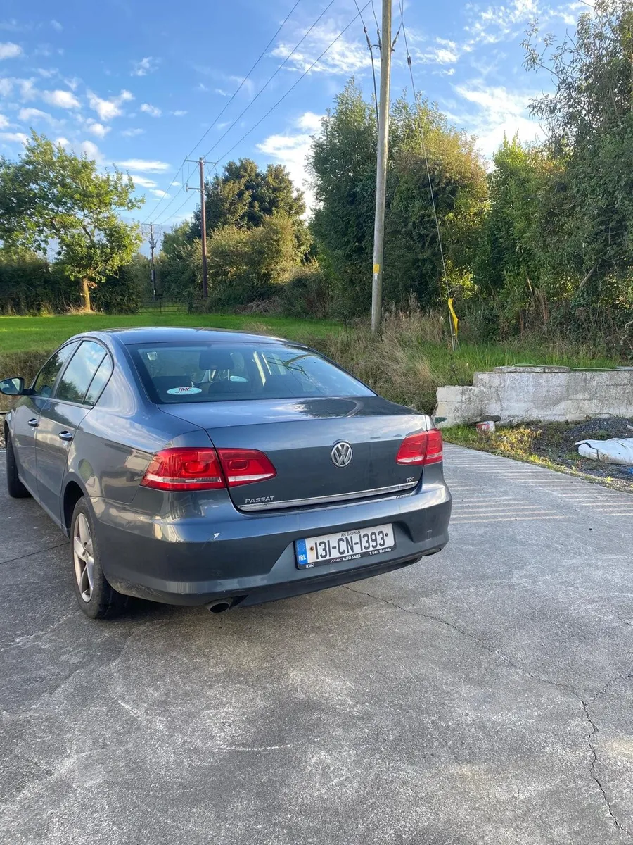 Volkswagen Passat 2013 - Image 2