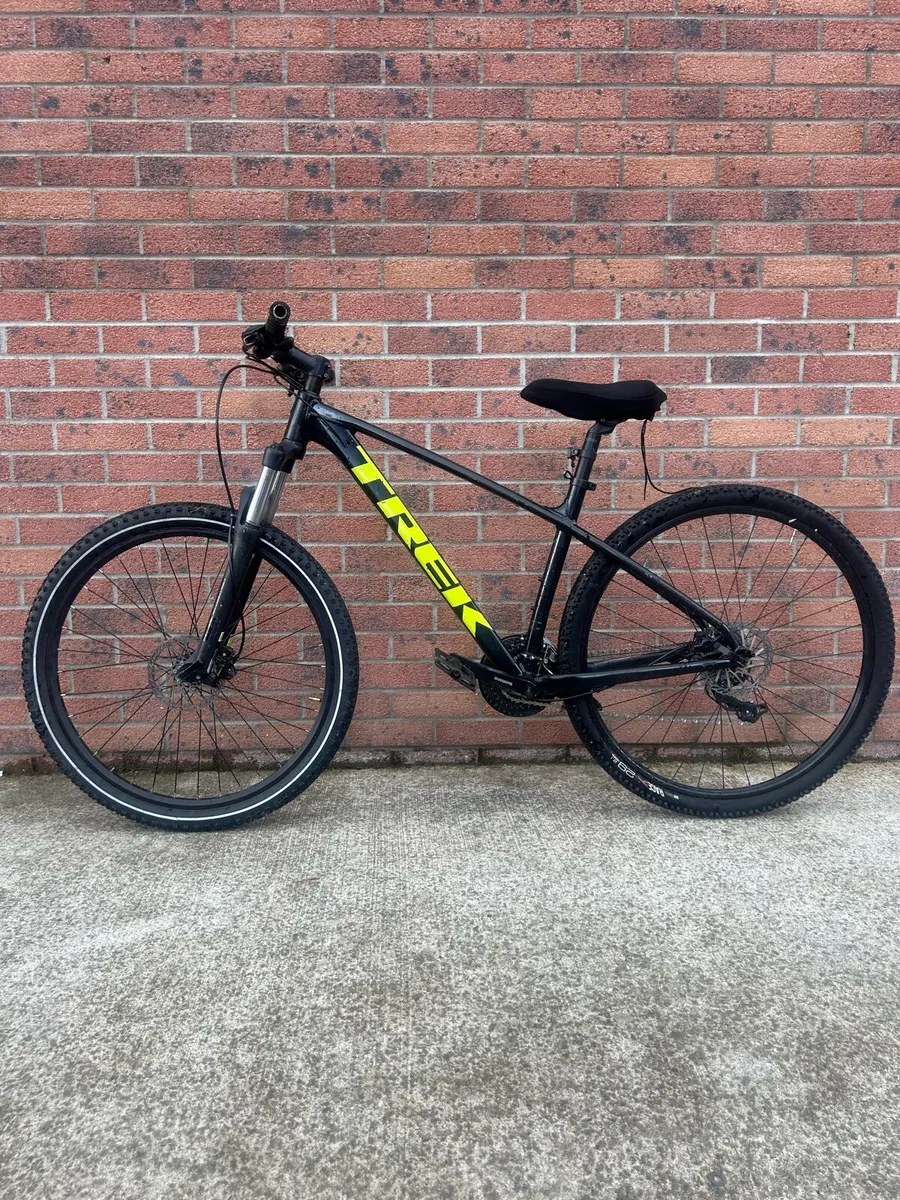 Trek Marlin 6 Mountain Bike - Image 1