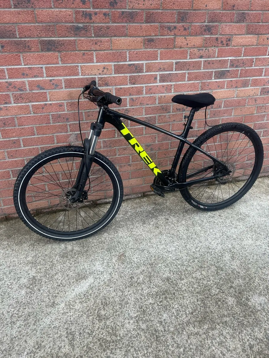 Trek Marlin 6 Mountain Bike - Image 2