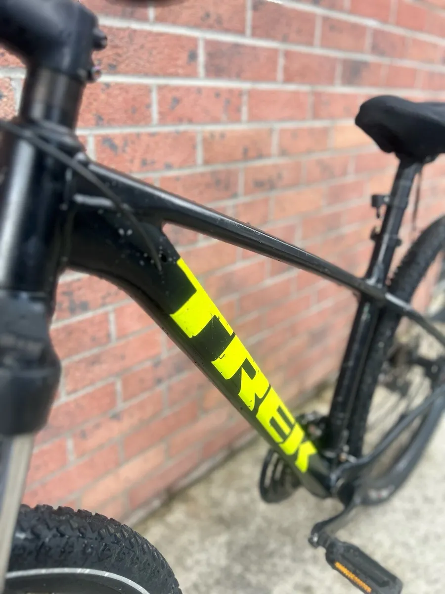 Trek Marlin 6 Mountain Bike - Image 3