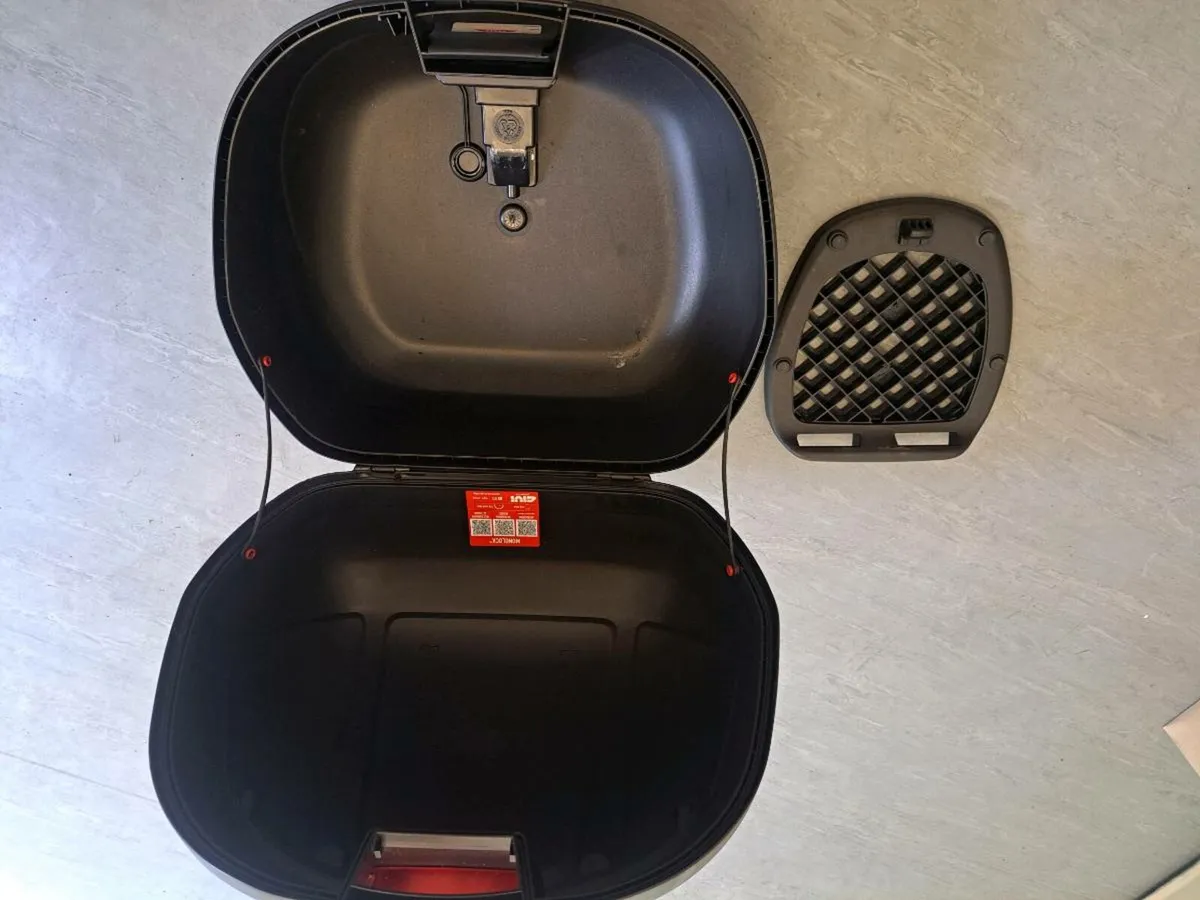 Givi top box new  and bits - Image 2