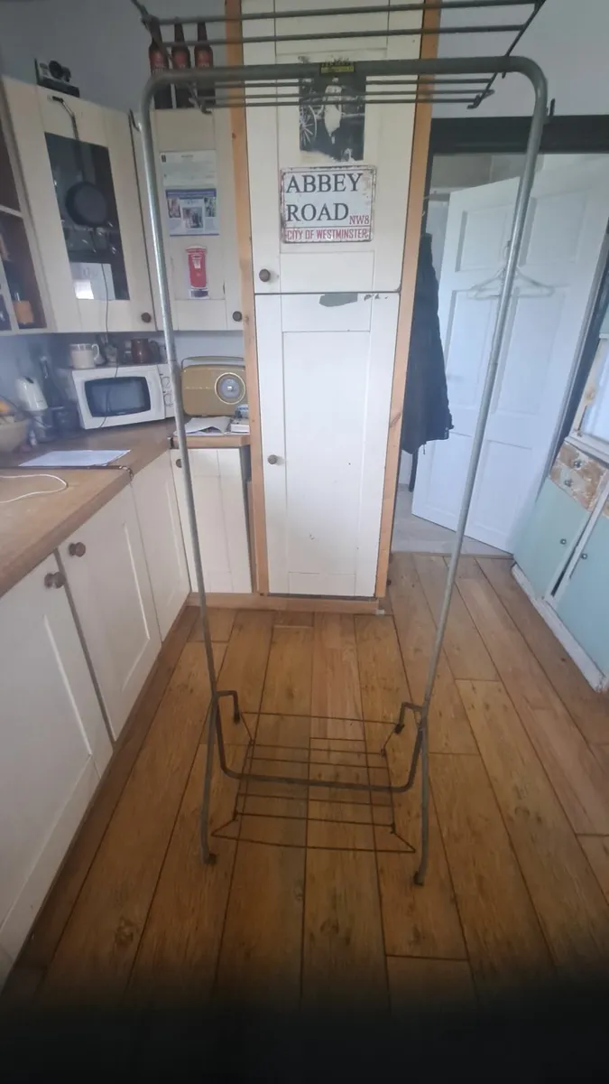 Clothes rack/Hanger - Image 1
