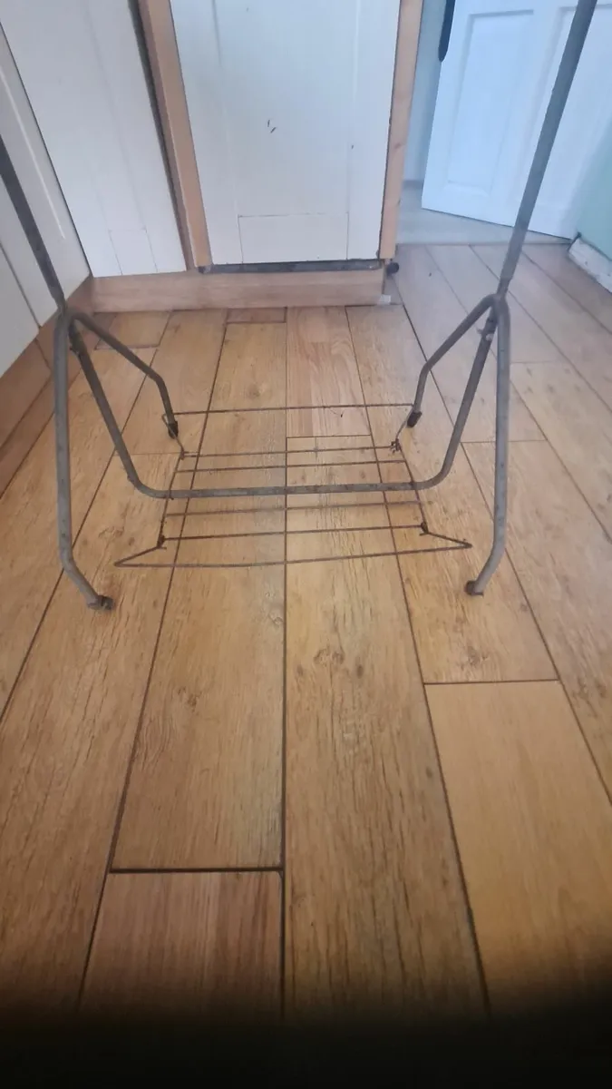 Clothes rack/Hanger - Image 3