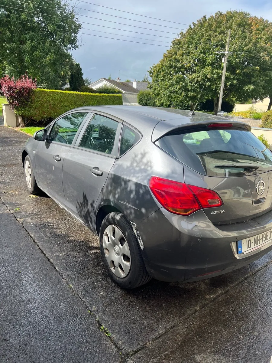 Opel Astra 2010 - Image 4