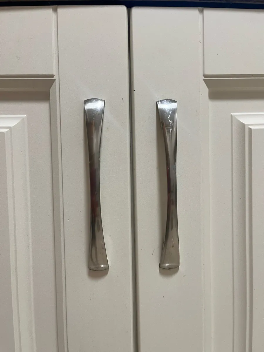 Kitchen cabinet handles - Image 1