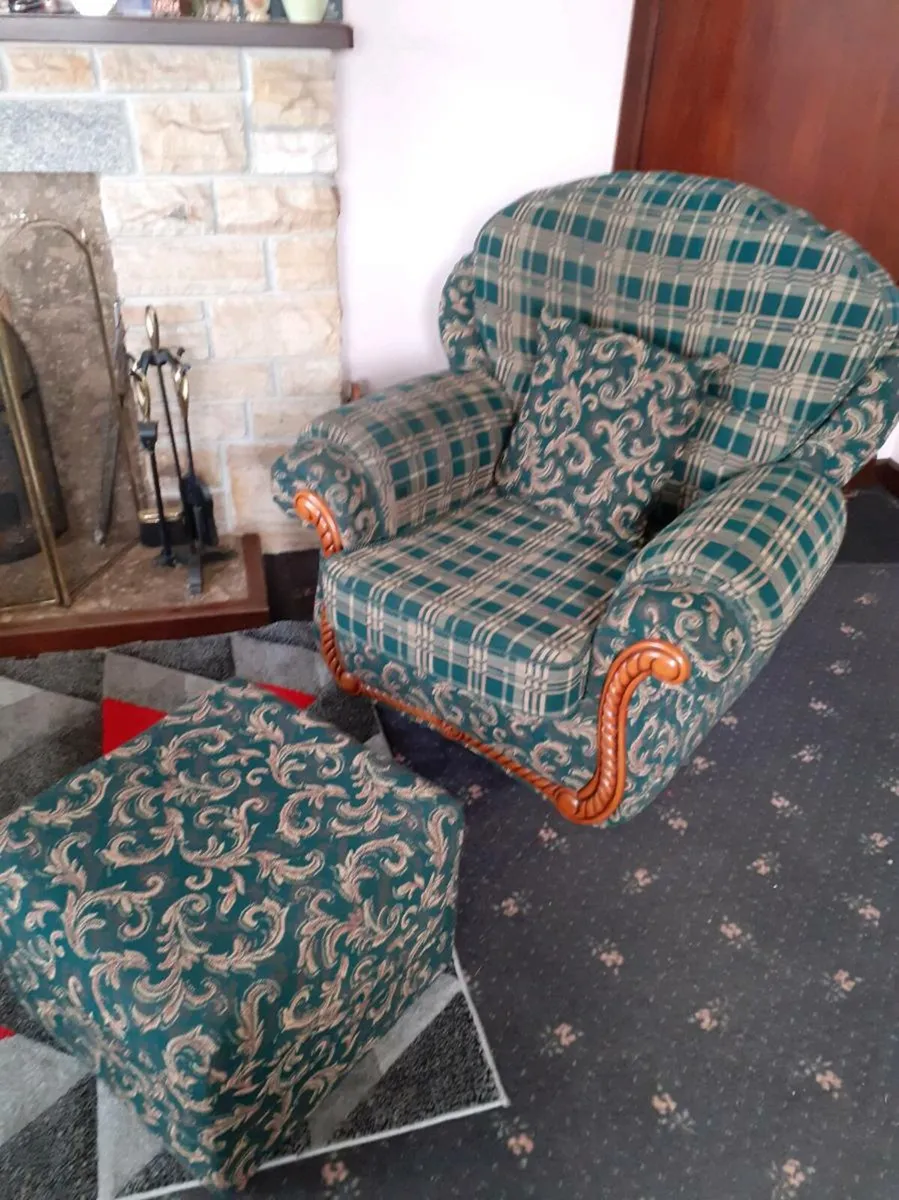 Suite of furniture - Image 1