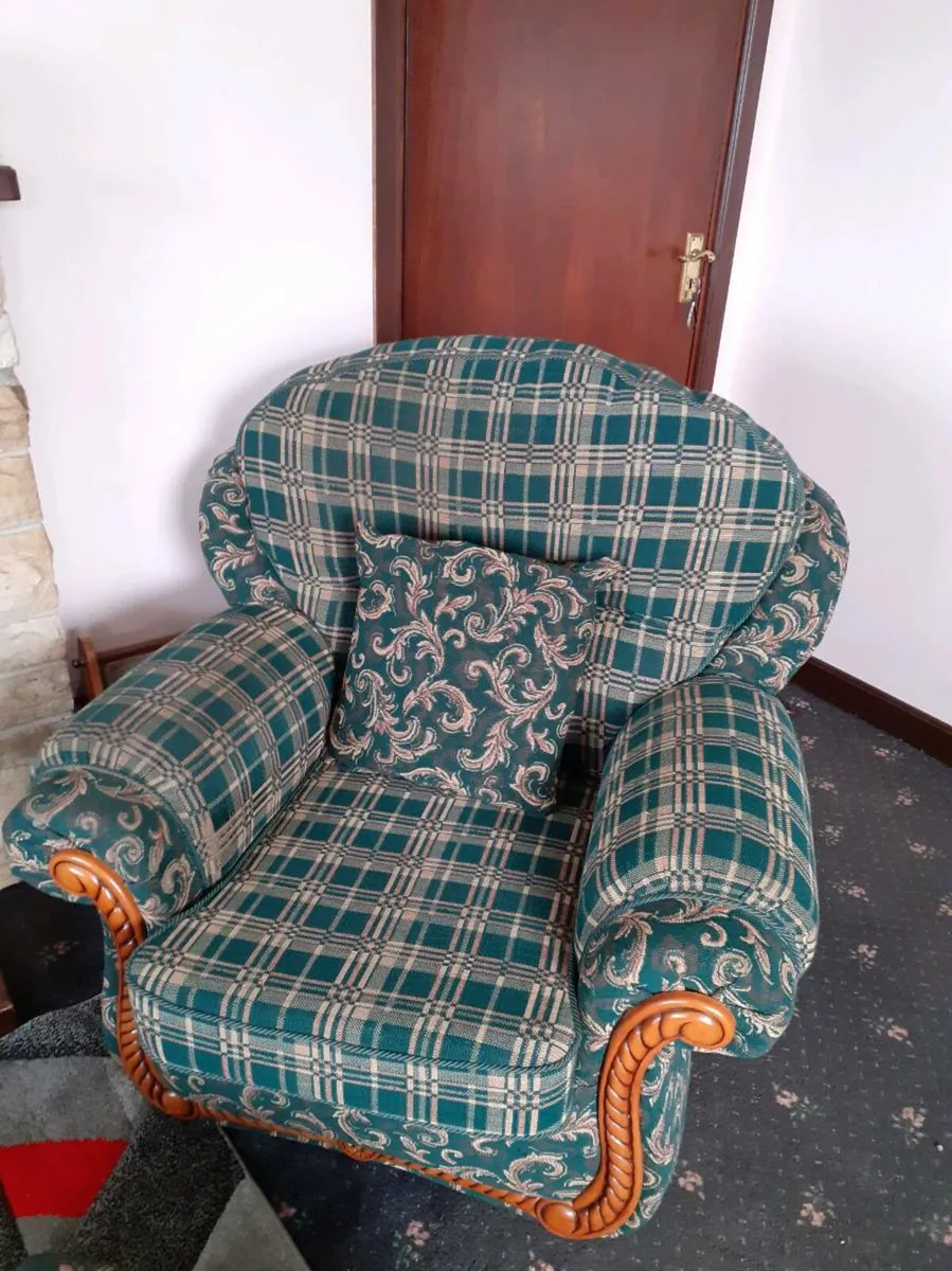 Suite of furniture - Image 2