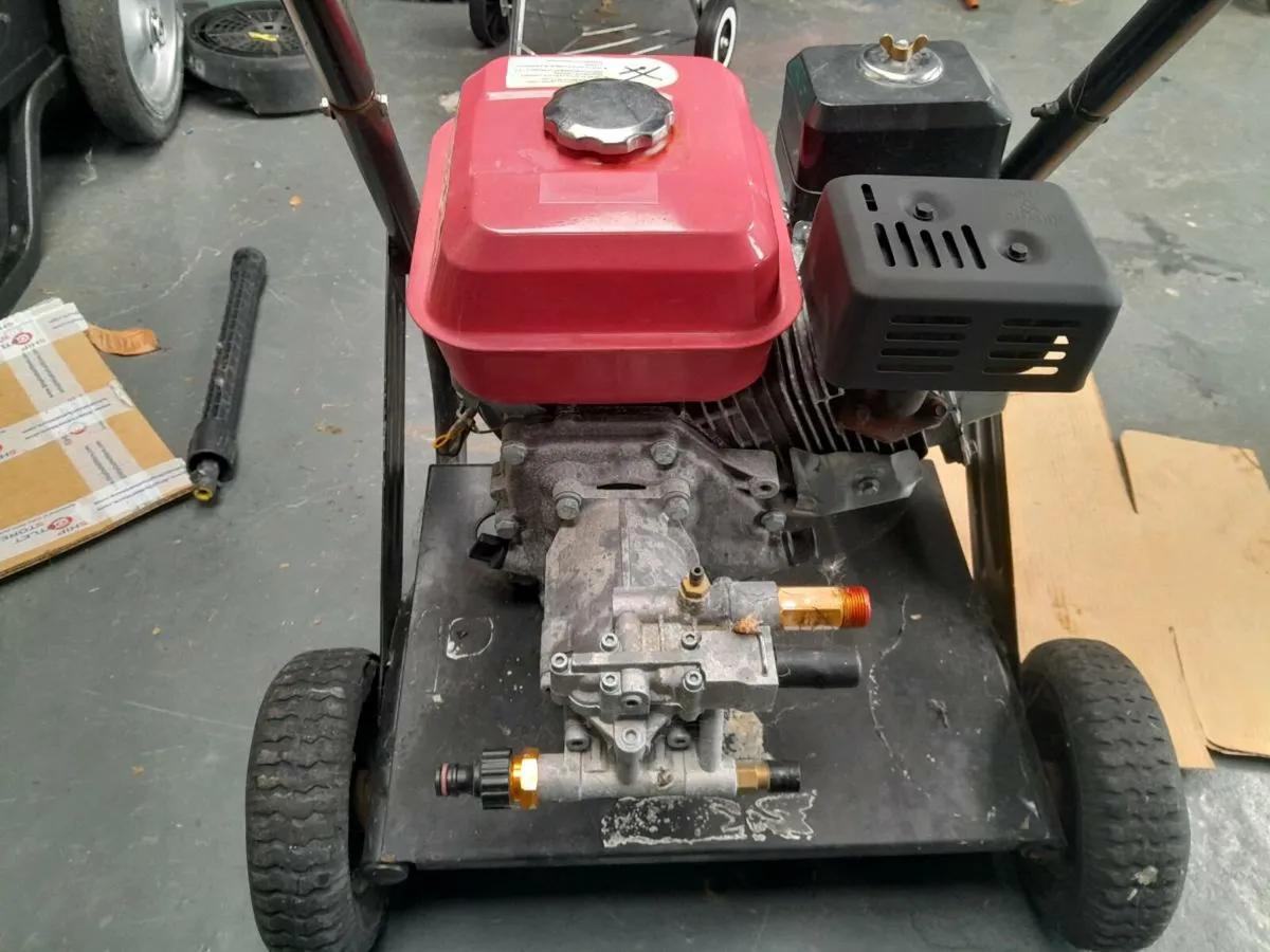 7hp Pacini pressure washer and new spare pump - Image 3