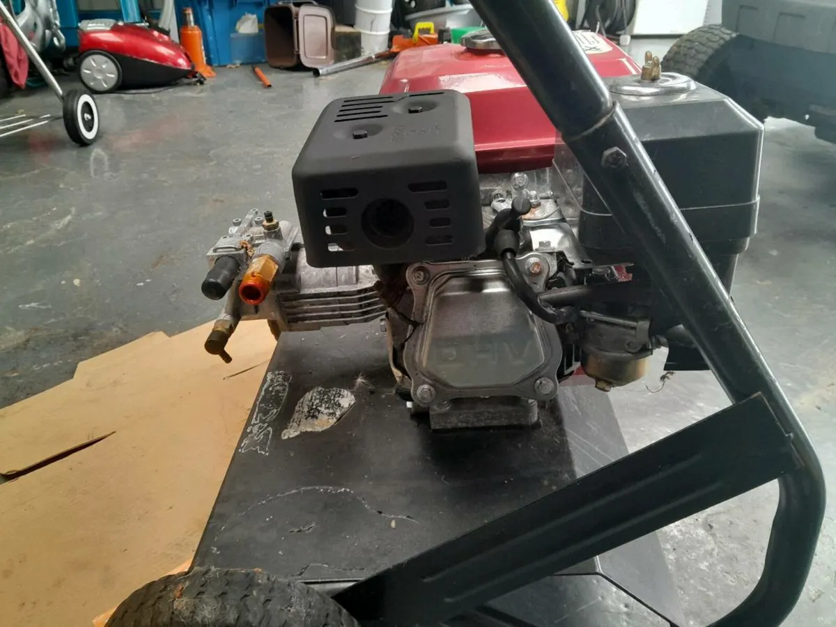7hp Pacini pressure washer and new spare pump - Image 4