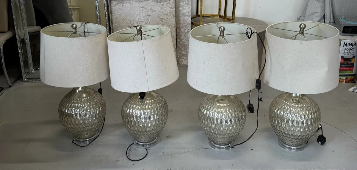 4 Large lamps