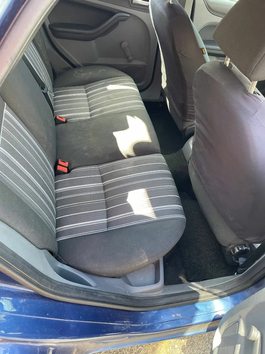 Ford Focus 2009 - Image 2