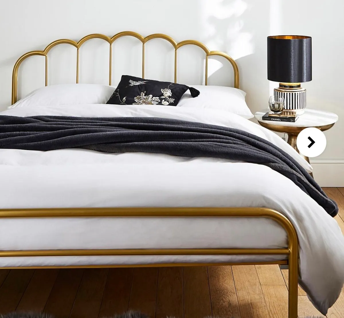 Gold metal bed frame and mattress King size - Image 1
