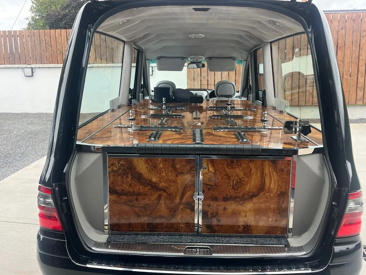 Hearse - Mercedes-Benz E-Class 2007 - Image 4