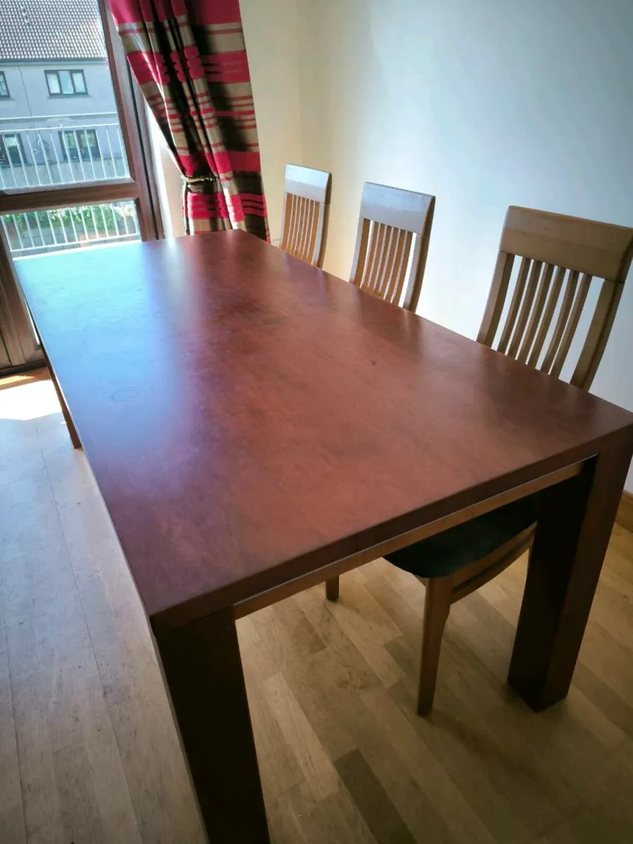 Table and Chairs - Image 2