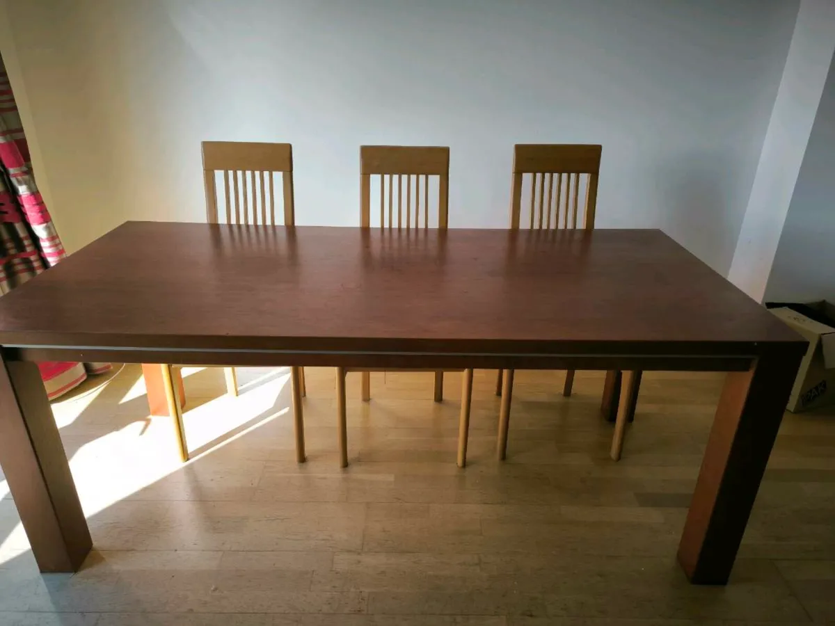 Table and Chairs - Image 3