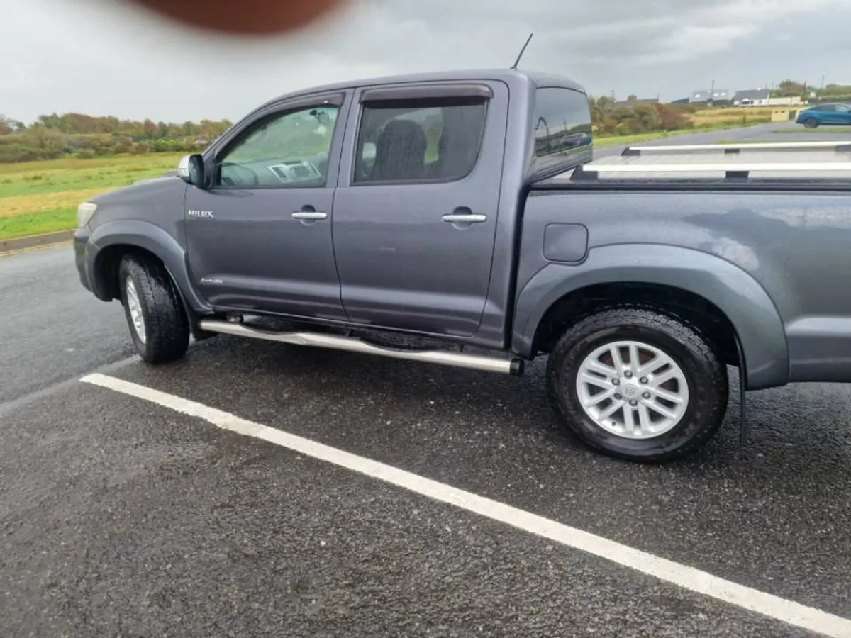 2012 toyota hilux for sale in excellent condition - Image 2