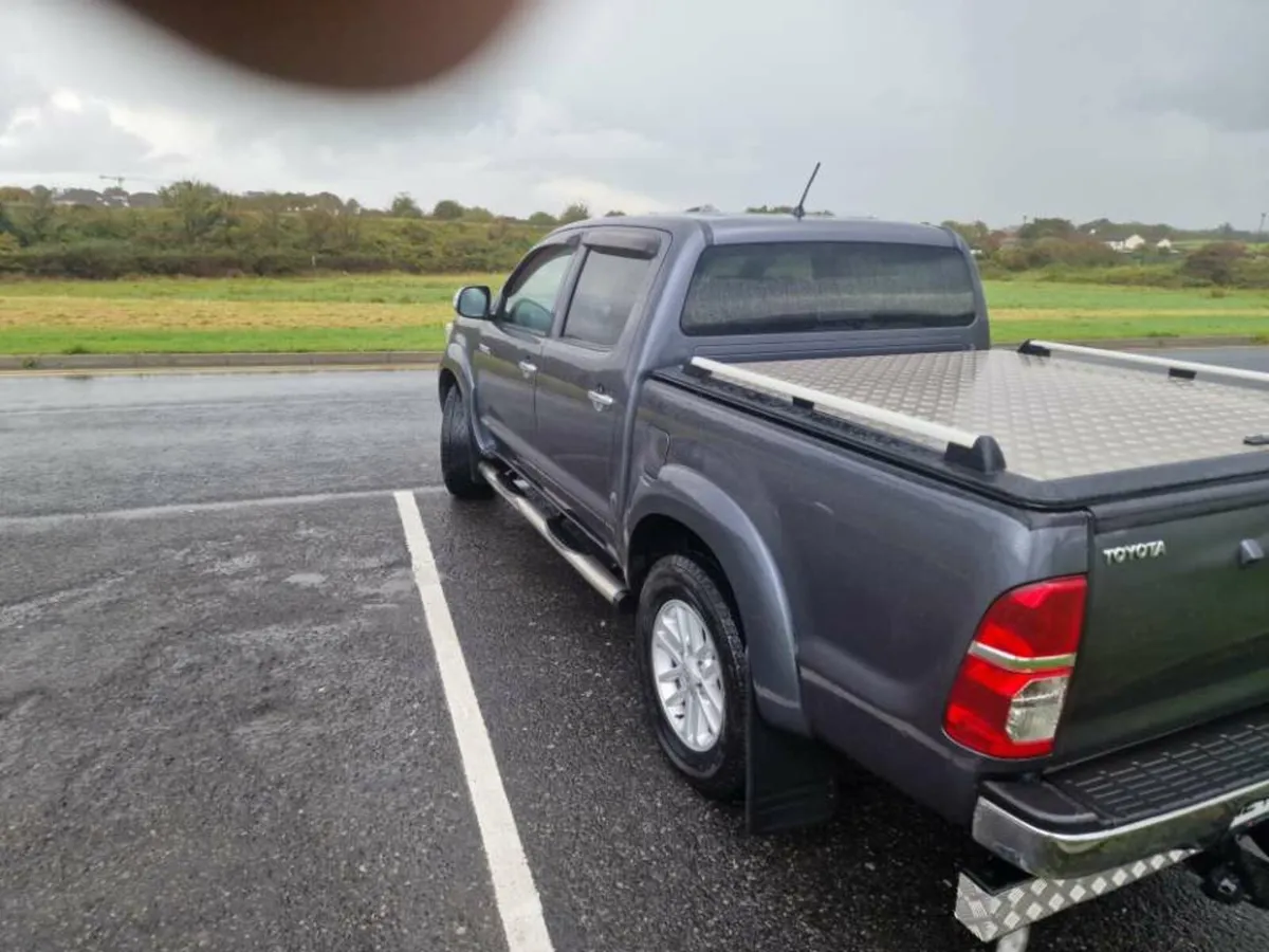 2012 toyota hilux for sale in excellent condition - Image 3