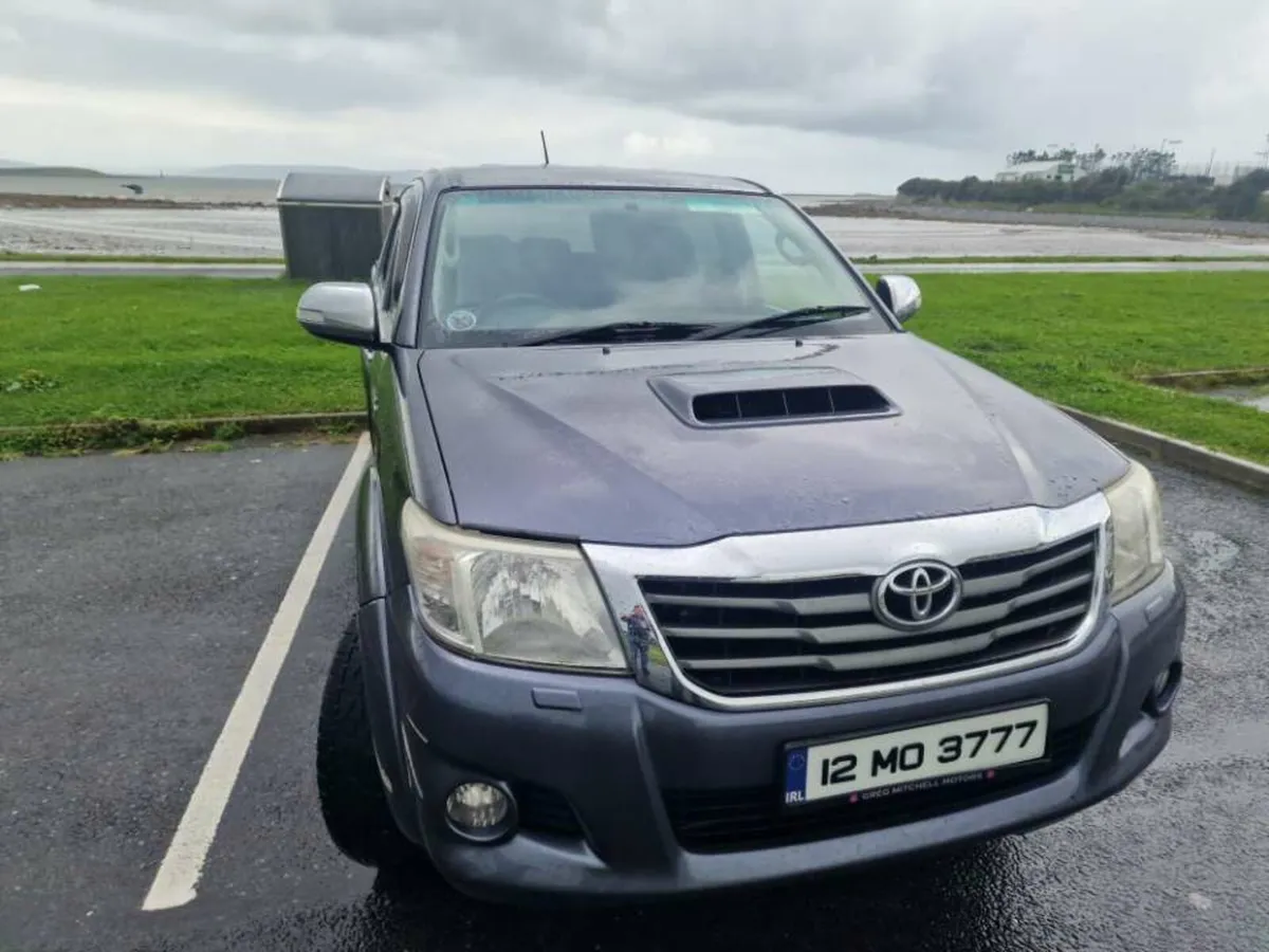2012 toyota hilux for sale in excellent condition - Image 1